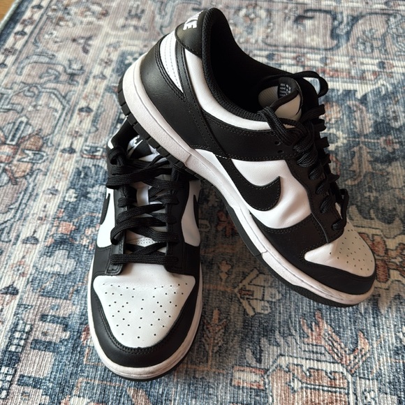 Nike Panda Dunks - Picture 2 of 8